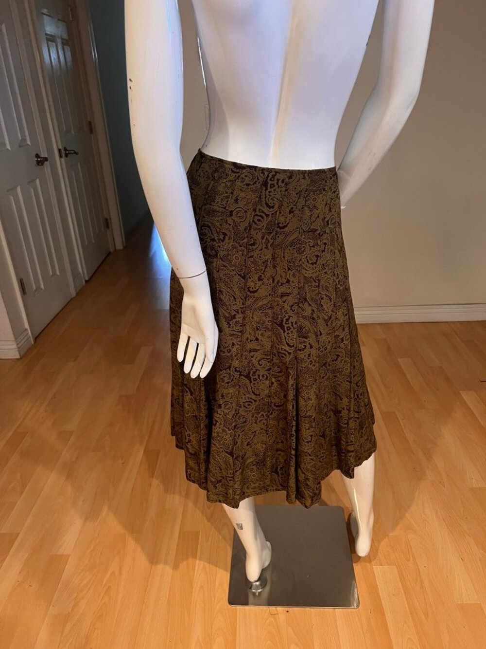 VINTAGE Y2K EMANUEL BY EMANUEL UNGARO PAISLEY SILK PLEATED SKIRT SZ 12 - Picture 2 of 3